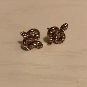 Serpent studs